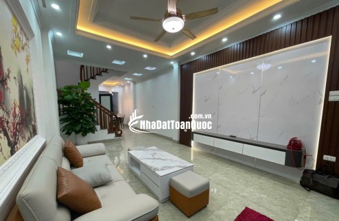 Bán Nhà Hoa Lâm, Việt Hưng Long Biên, 56m2  x 5 tầng, ô tô đỗ cửa, dưới 8,3 tỷ